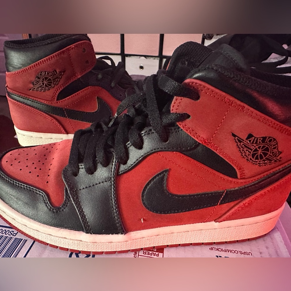 Nike Air Jordan 1 Mid Banned Men's Sz 7 Men Womens 8.5 Gym Red Black White